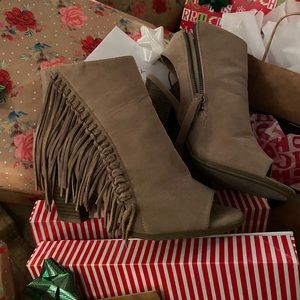 Rampage “Lauryn” heels with FRiNgE